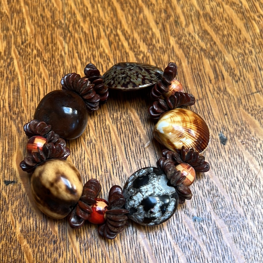 Hawaiian shell bracelet